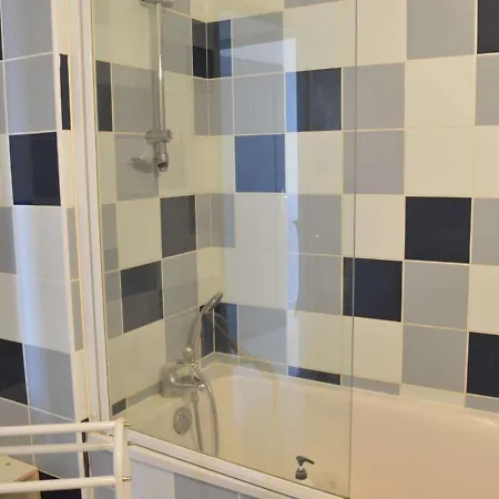Appt Avec Terrasse, 2 Ch, Parking, A Saint Pierre La - Fr-1-229d-48 פלורי